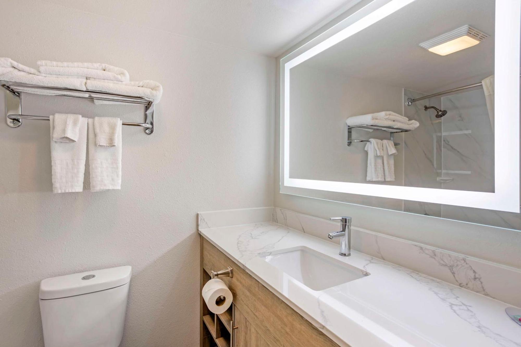 Western Westgate Hotel 3*