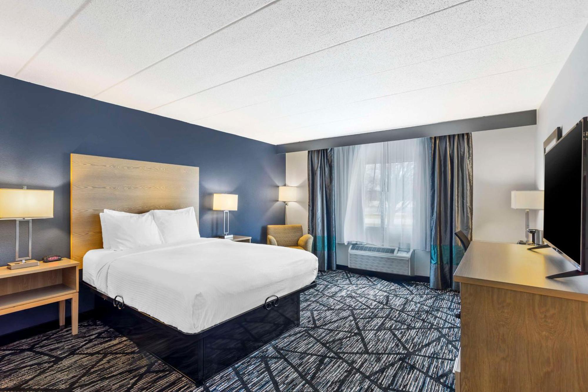 Western Westgate Hotel 3*